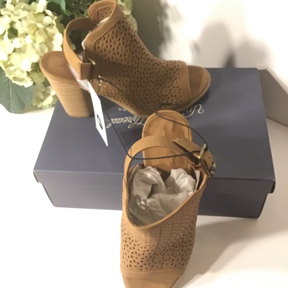 🌸NIB LASER CUT SHOOTIE